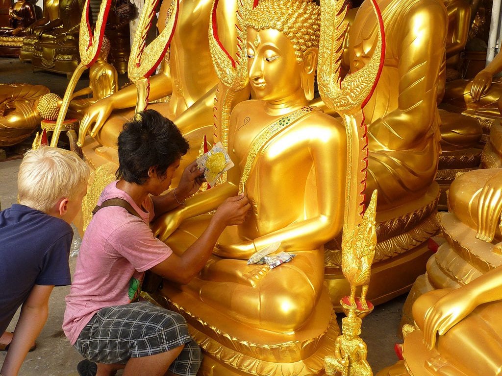 Making buddha statue