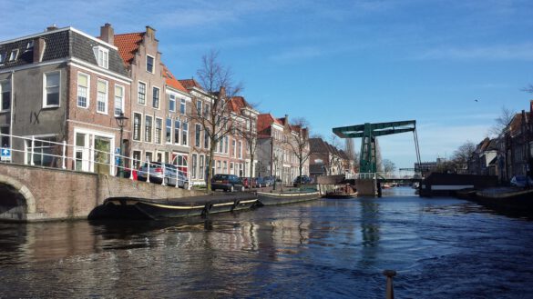 Leiden canals